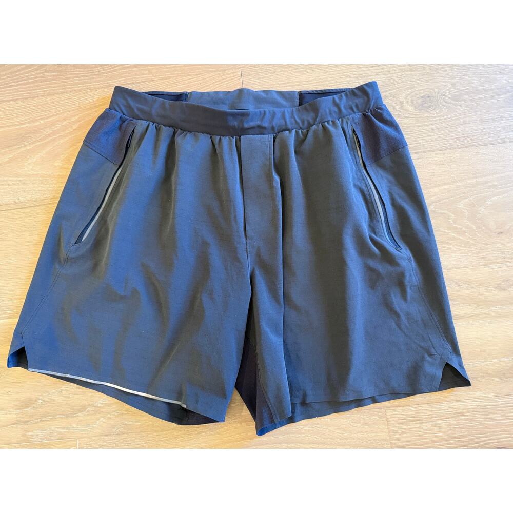 Lululemon Pace Breaker Athletic Shorts men Size Large Stretch Running Workout